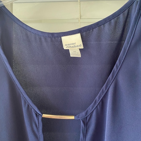 Blue sleeveless top with gold piece in front - Picture 2 of 5